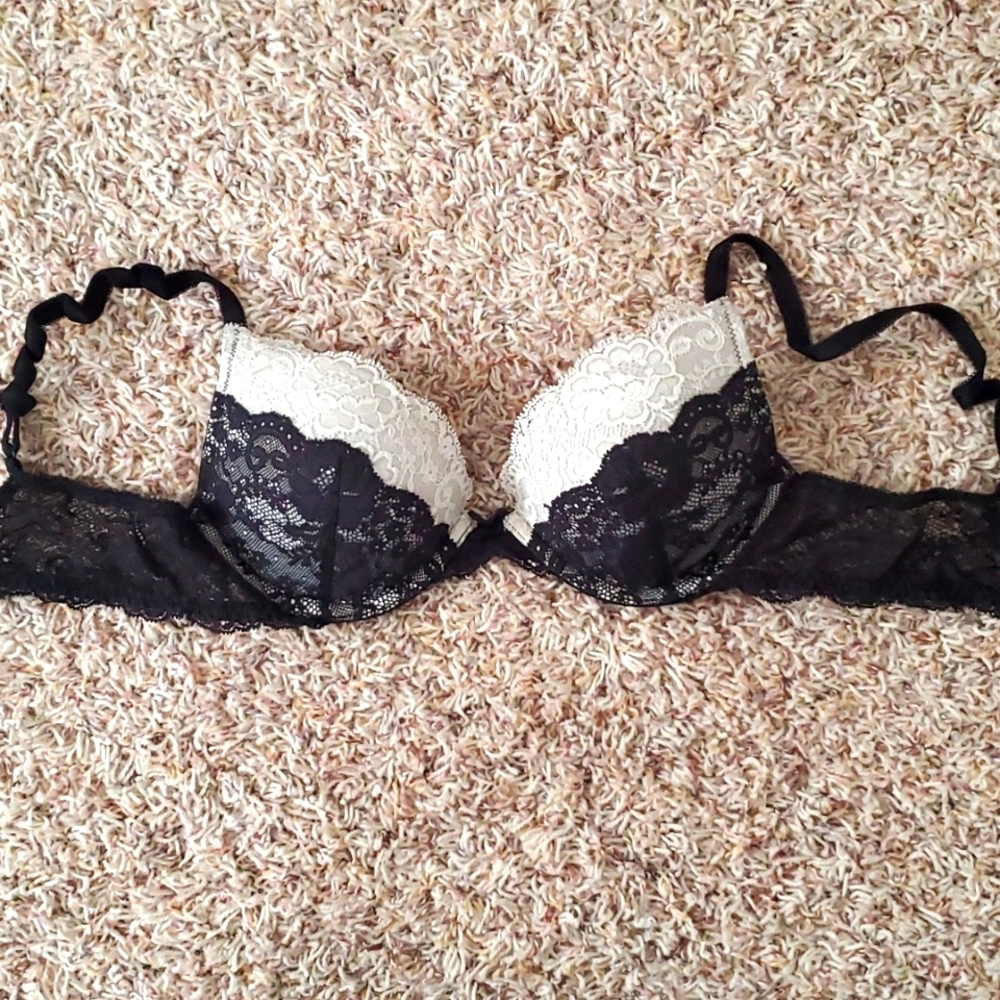 Victoria's Secret Dream Angels Plunge Bra size 34B
